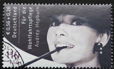 罕见"奥黛丽•赫本"邮票拍出6.7万欧元天价