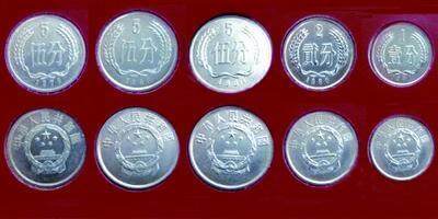 一套“五大天王”硬币身价5000元 市场假币多(图)