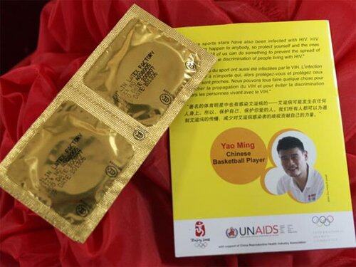 "姚明版"奥运避孕套现身 拍卖所得用于慈善
