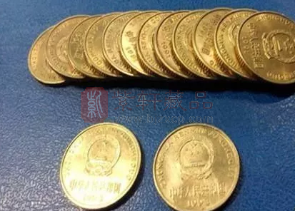 这两枚特殊的梅花伍角硬币，如果你家有一定要留着！