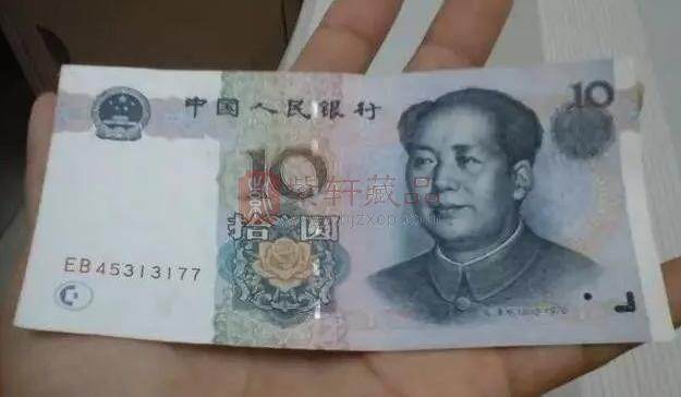 10元人民币背面，有一人名缩写，竟不是毛爷爷，你注意了吗
