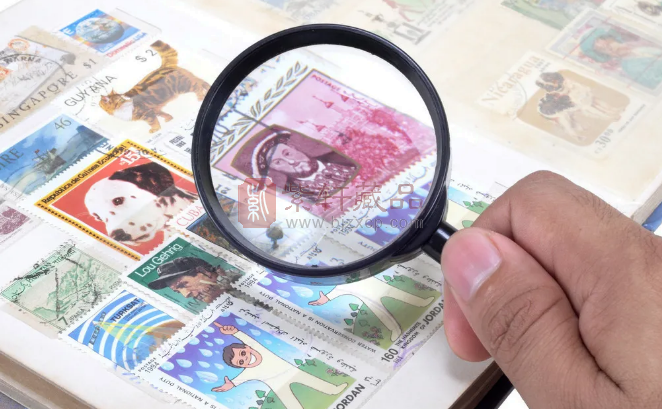 如何正确使用放大镜来鉴别邮票？