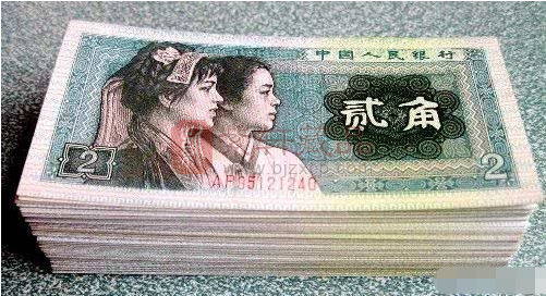 少见的两角纸币，有“火车头”之称，单张价值上千元，见过吗？