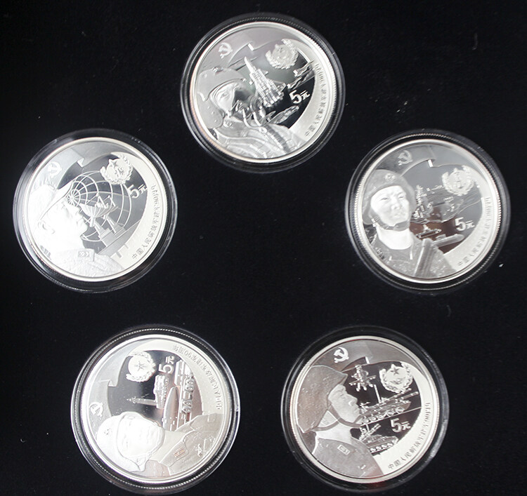 中国人民解放军建军90周年15克银质圆形纪念币套装